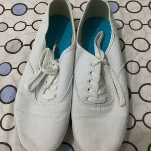 White Canvas Shoes 💚